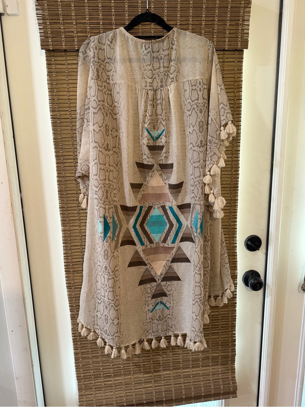 A25 Judith March cream and snakeskin kimono with embroidery Detail